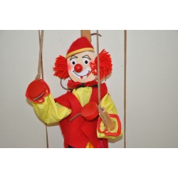 Marionnette à fils de fabrication artisanale représentant un clown 
